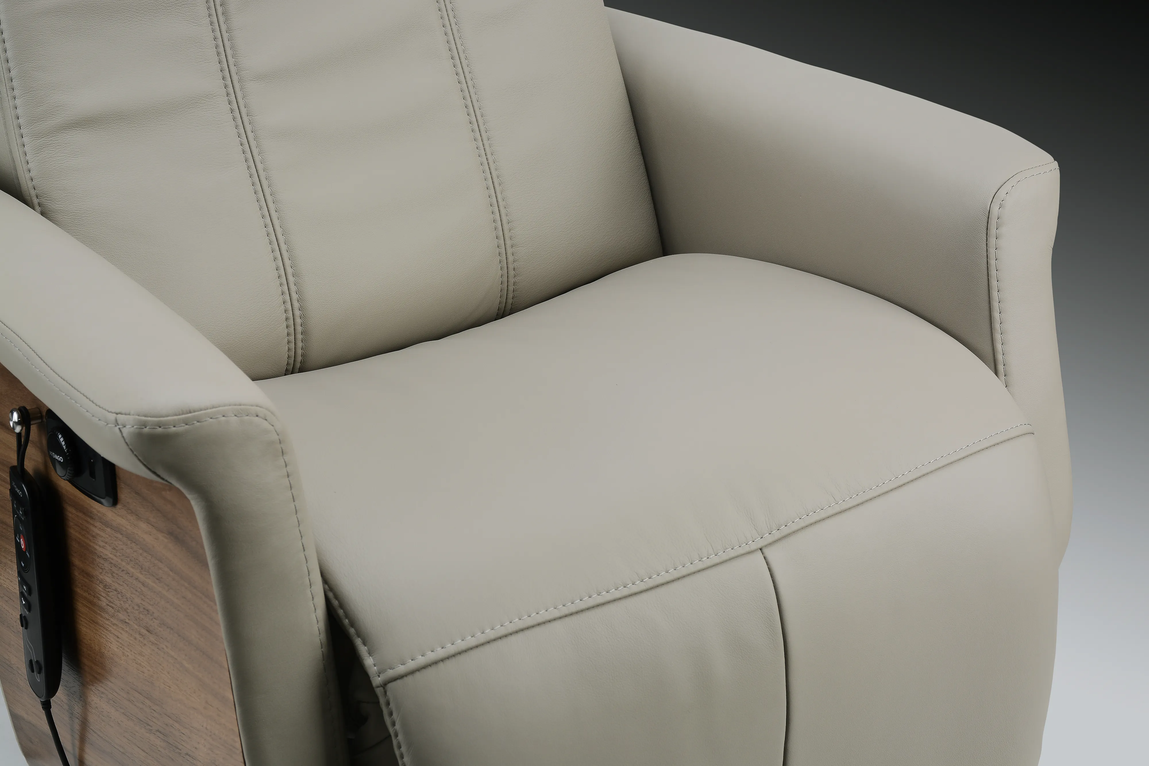 Svago Swivel Zero Gravity Recliner (SV-500)